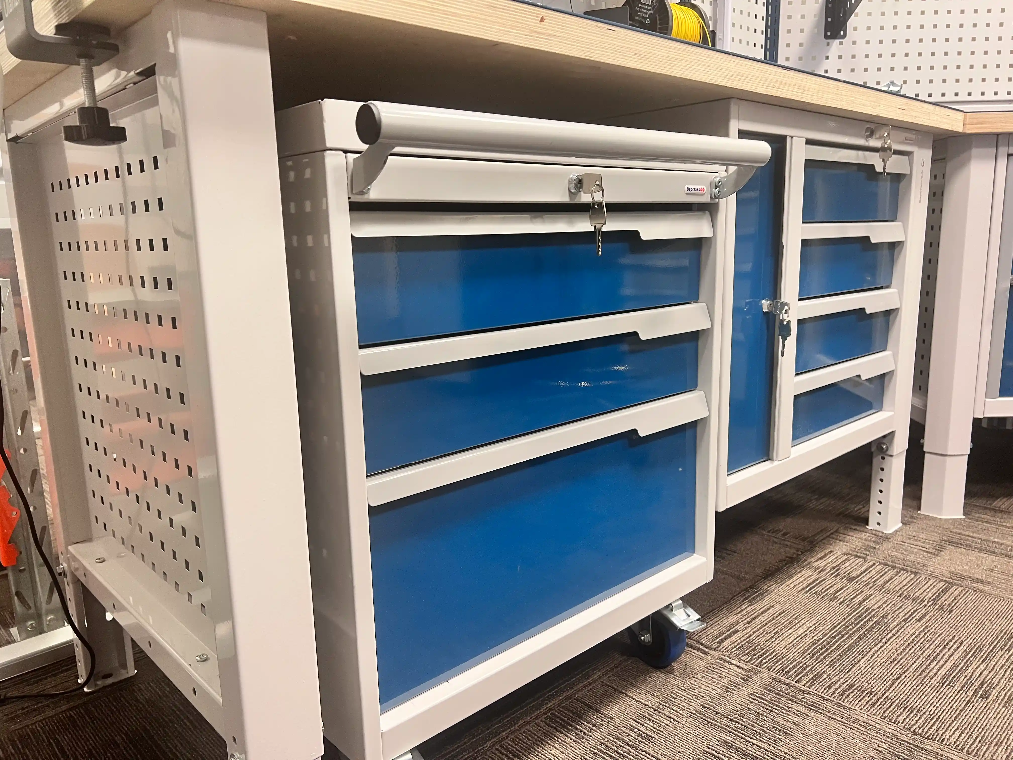 CTR 2232.S4L4M4.4-2 Верстак слесарный 2165x2193x743 мм