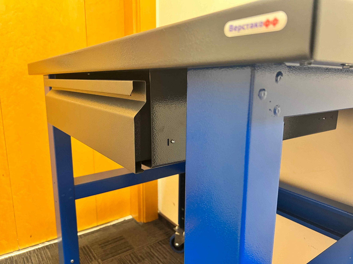 PLC 20.111 Стол металлический промышленный 2000х700 мм с 3-мя ящиками